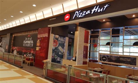 62 and 6. . Pizza hut starting pay